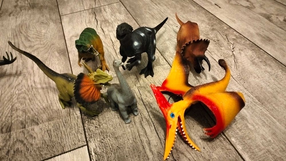 Dinozaury figurki 31szt +Gratis