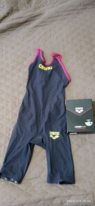 Продам гидрокостюм для плаванея