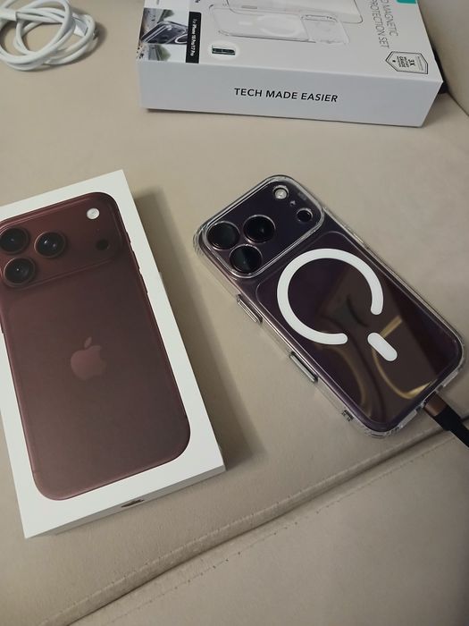 Iphone 18 pro 256 burgund plus ładowarka etui gratis.