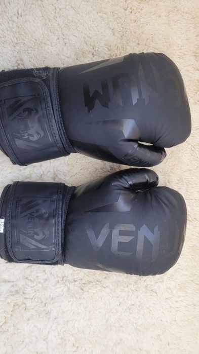 Перчатки  VENUM 12 oz