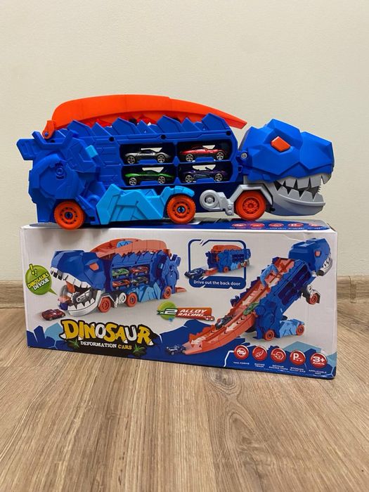 Динозавр Трансформер Hauler Truck: Гоночна траса T-Rex 2-в-1