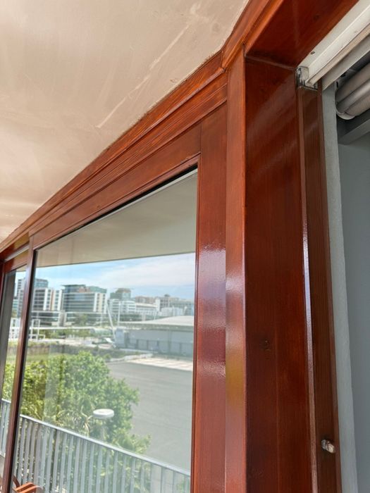 Reparação i tratamento vernizes das janelas i portas