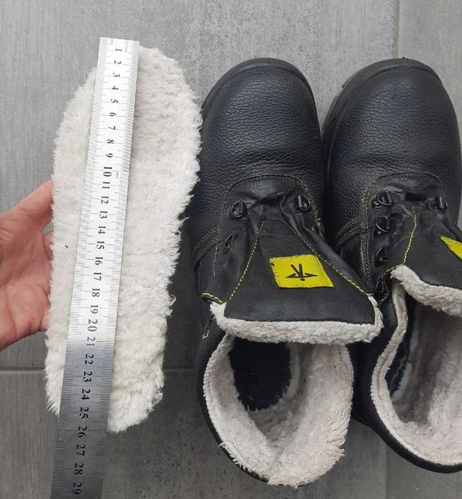 Б/у утепленные ботинки рабочие BRYES, Польша р. 40, стелька 26 см