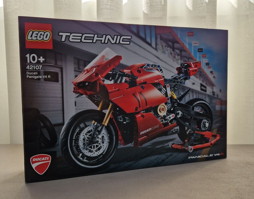 LEGO TECHNIC 42107 "Ducati Panigale V4 R"