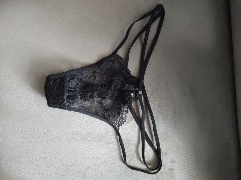 Stringi damskie  czarne