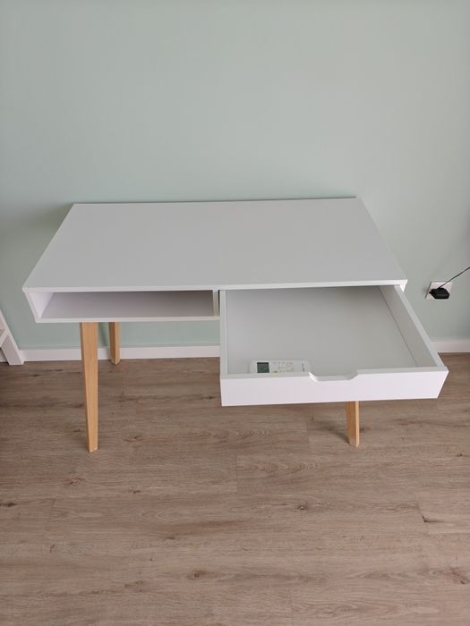 Secretária TAMHOLT 50x100 branco/natural
Secretária TAMHOLT 50x100 b