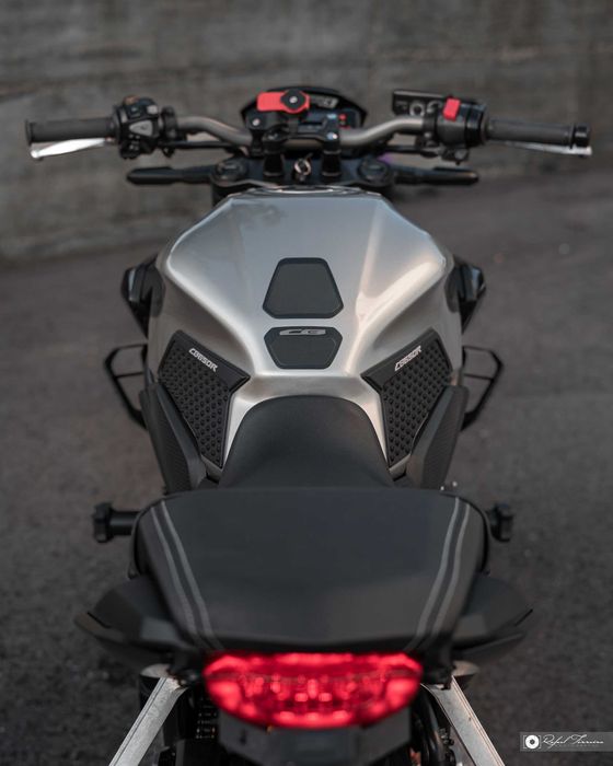 Honda CB650R | **AKRAPOVIC AVERBADO NO LIVRETE** | Full Extras | Impecável