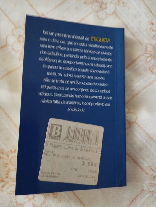 Livro "O pequeno livro da Etiqueta e bom senso"