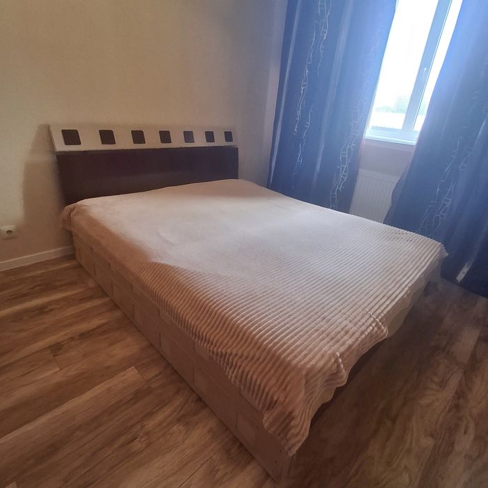 Продаётся двуспальная кровать в хорошем состоянии. С матрасом.