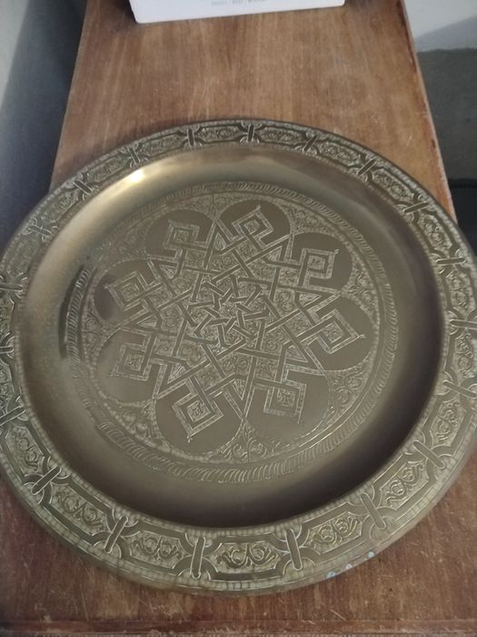 Prato de latão antigo