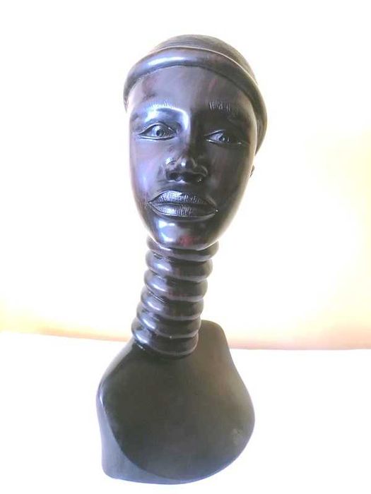 Busto em Ébano da Tanzânia