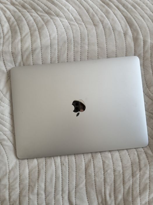 Продам macbook Air m1
