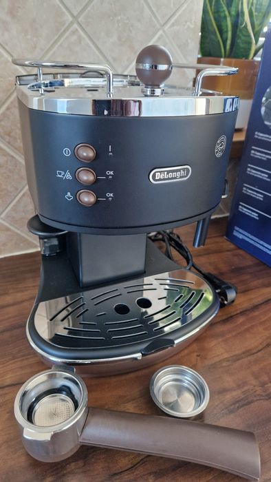 Ekspres Kolbowy ciśnieniowy Prezent De'Longhi Icona Vintage czarny