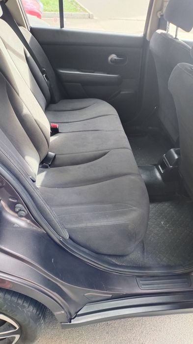 Продам Нисан тида на коробке автомат