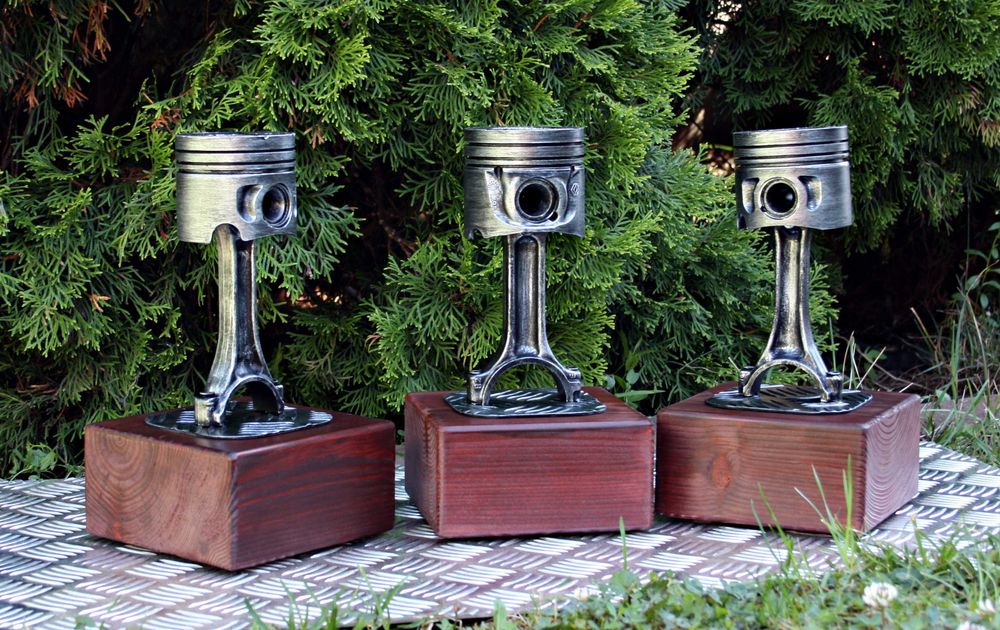 Puchar Statuetka Tłok Patyna Metal Art