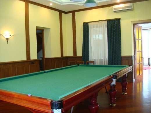 Дом 800 кв.Бассейн ,сауна,бильярд, генератор.До 20 человек