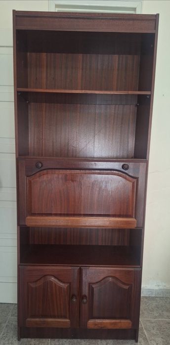 Movel castanho varios usos