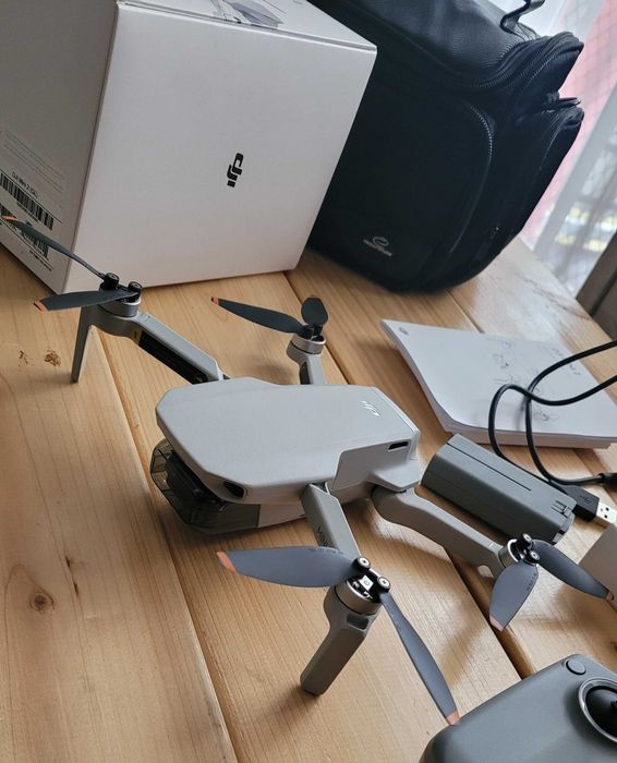 Dron DJI Mini 2 w stanie idealnym