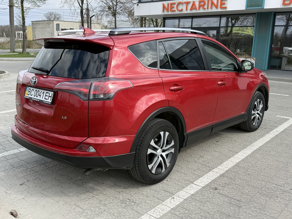 Toyota RAV4 2017 рік