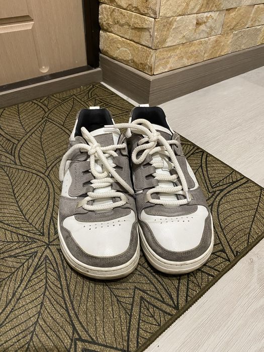 Кеди BABYLON з широким носком із білої шкіри та сірого нубуку