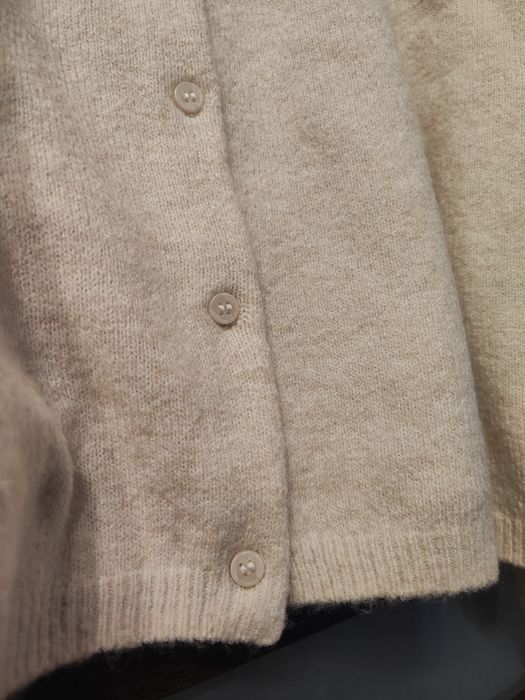 Sweter rozpinany kremowy