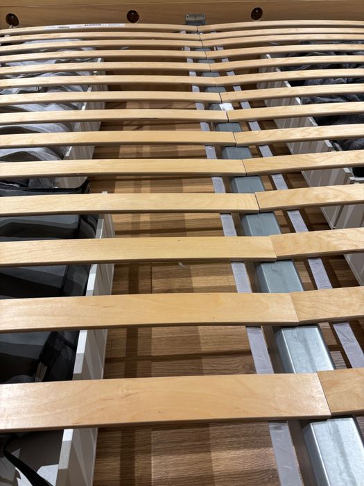 Cama IKEA 160x200 em bom estado.