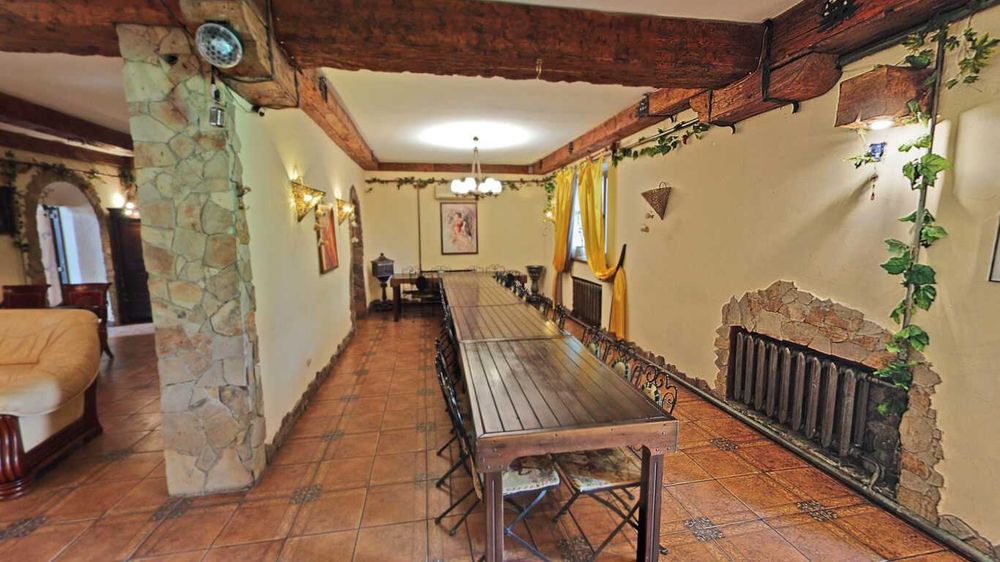 Аренда дома с Бассейном Горкой Джакузи и Бильярдом .