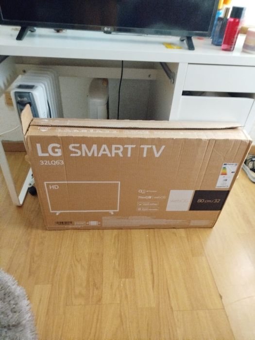 TV - LG Smart TV 32 polegadas/ 80 cm