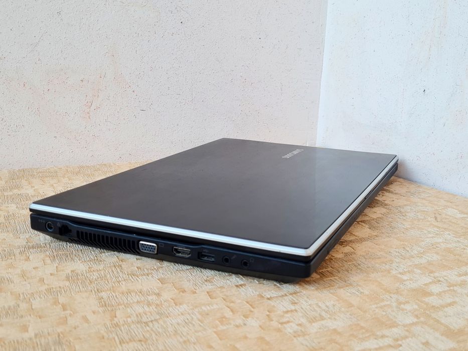 Samsung NP305  i5-2450m/Nvidia gt 520mx/озу 8гб/HDD 320гб/батарея рабочая/ Ноутбук