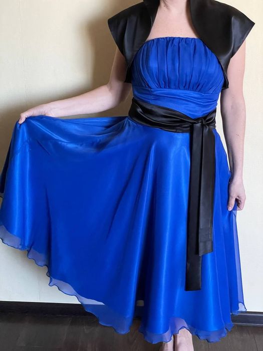 Сукня жіноча міді