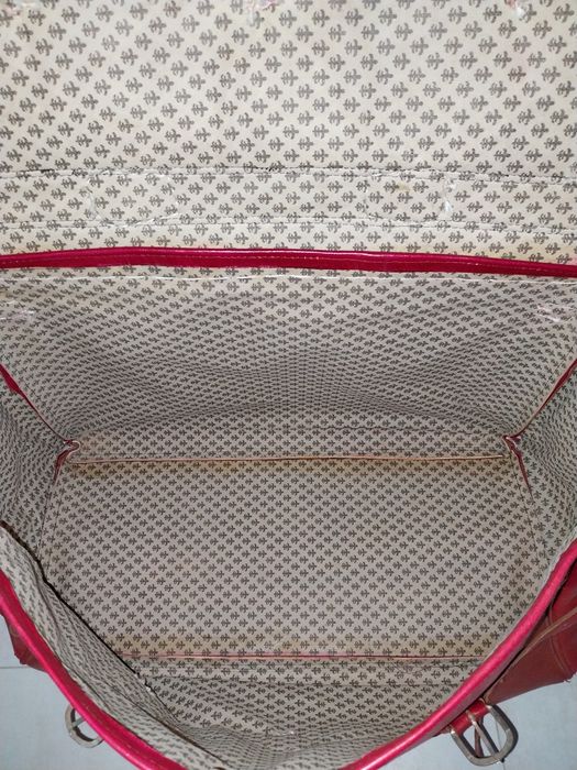 Mala de Viagem Antiga em Pele