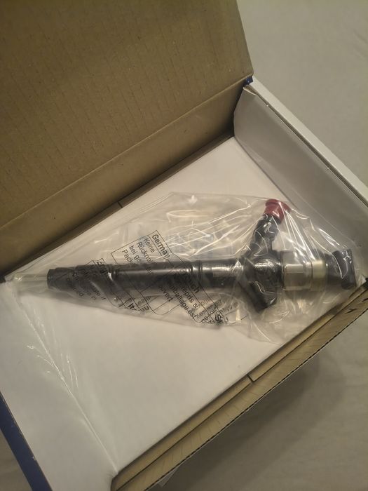 Wtryskiwacz CR DENSO  TOYOTA Corolla VERSO, RAV 4 III DCRI107640