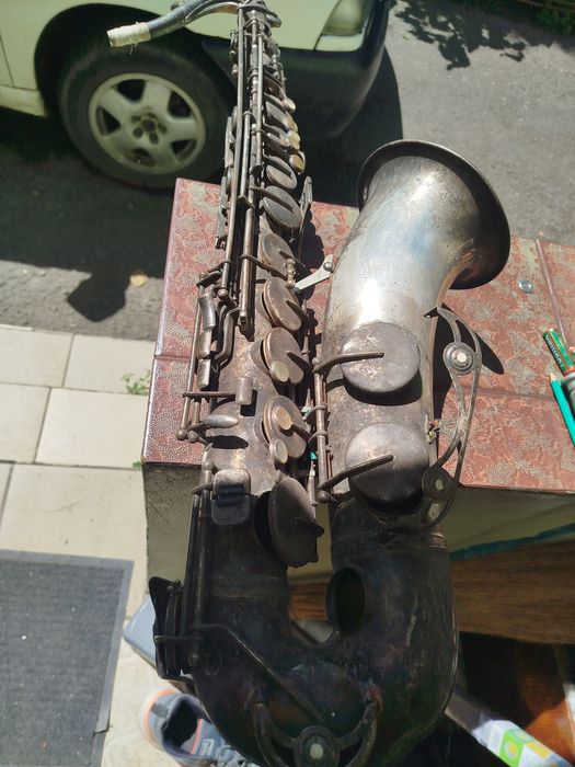 Продам саксофон на реставрацію.