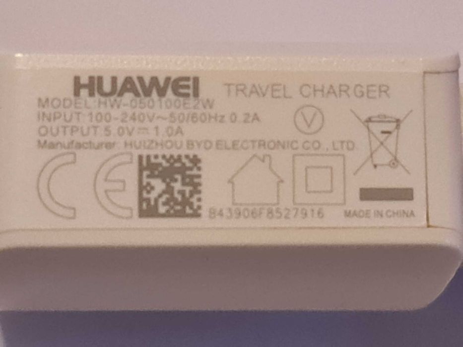 Carregadores Huawei e LG para telemóvel