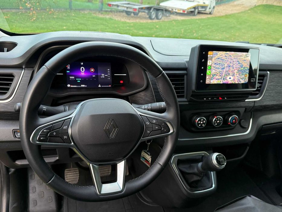 Wynajem Bus Renault Trafic 9 osób 2025 rok, LONG