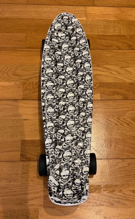 Skate Cruiser / Penny Board 22" Land Surfer (Padrão Caveiras)