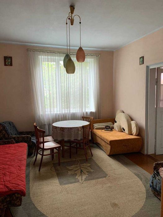 Продаж будинку з гаражем