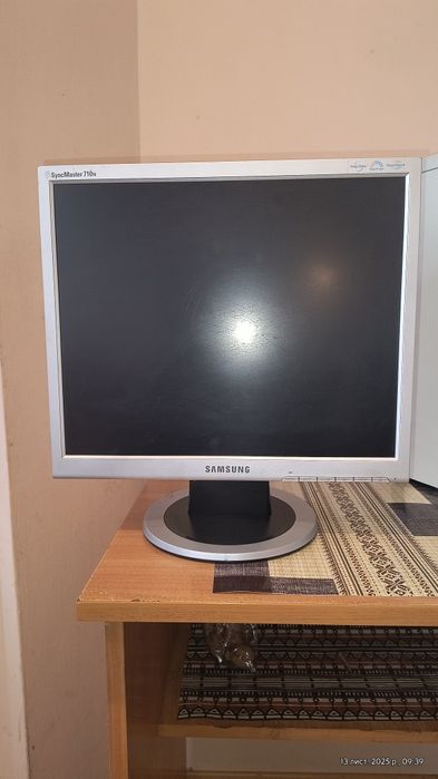 Монітор, клавіатура, системний блок, колонки