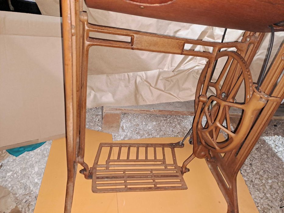 Máquina de costura antiga – SINGER