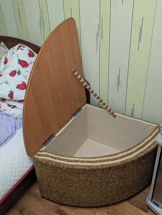 Тумба з місцем для зберігання, столик, куток