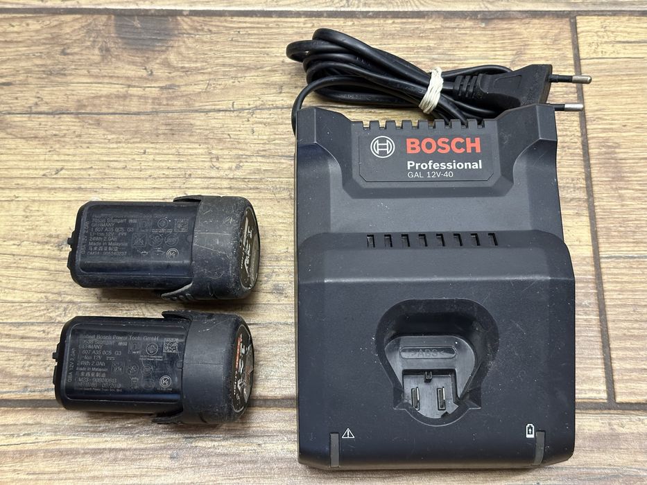 [Zestaw] Ładowarka BOSCH GAL 12V-40 i dwie baterie 2Ah 12V