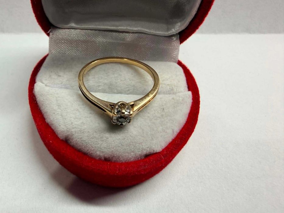Złoty pierścionek z diamentem próba 375 - 1,79g