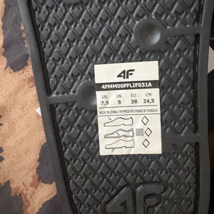 Klapki z firmy 4F