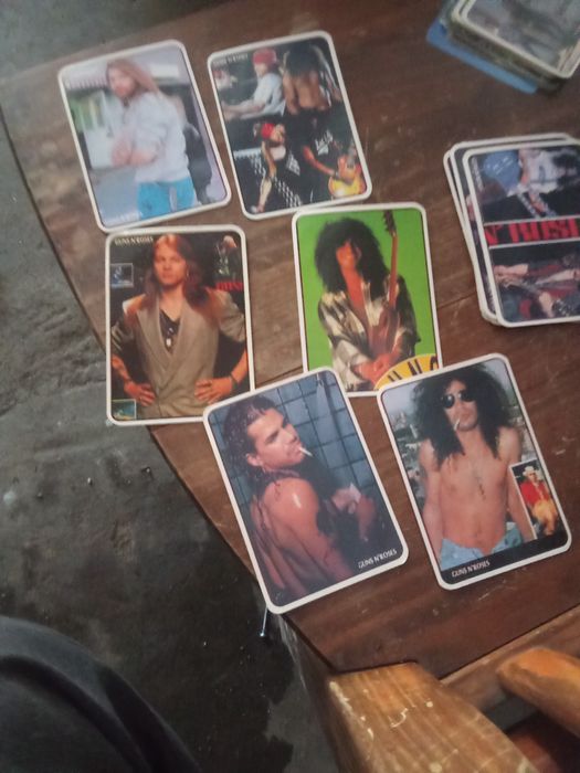 Calendários de Metallica Iron Maiden e Guns and Roses.