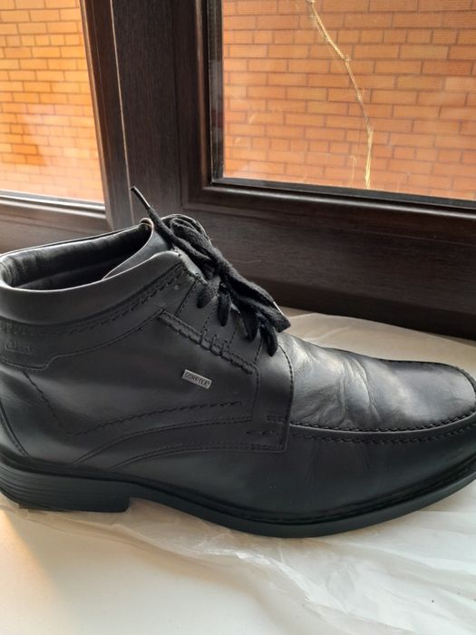 Чоловічі шкіряні напівчоботи Clarks.