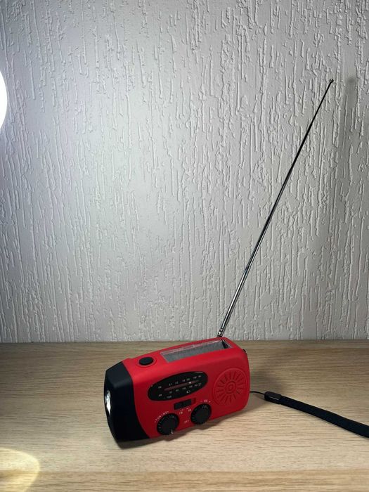 Rádio portátil com painel solar e com dínamo64564264450433124