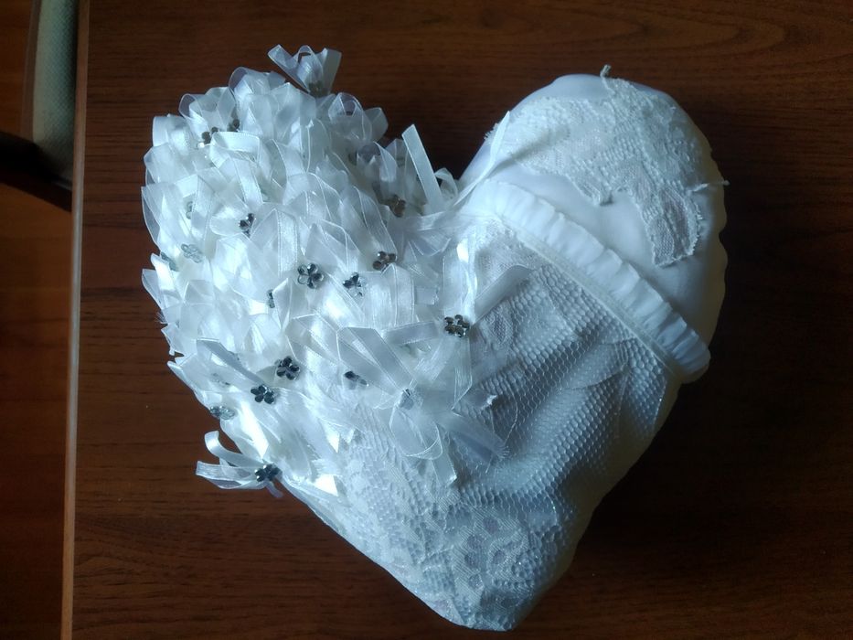 Poduszka na kotyliony przypinki