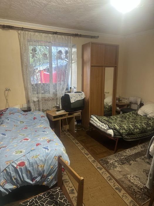 Ліжко місце, кімната на підселення