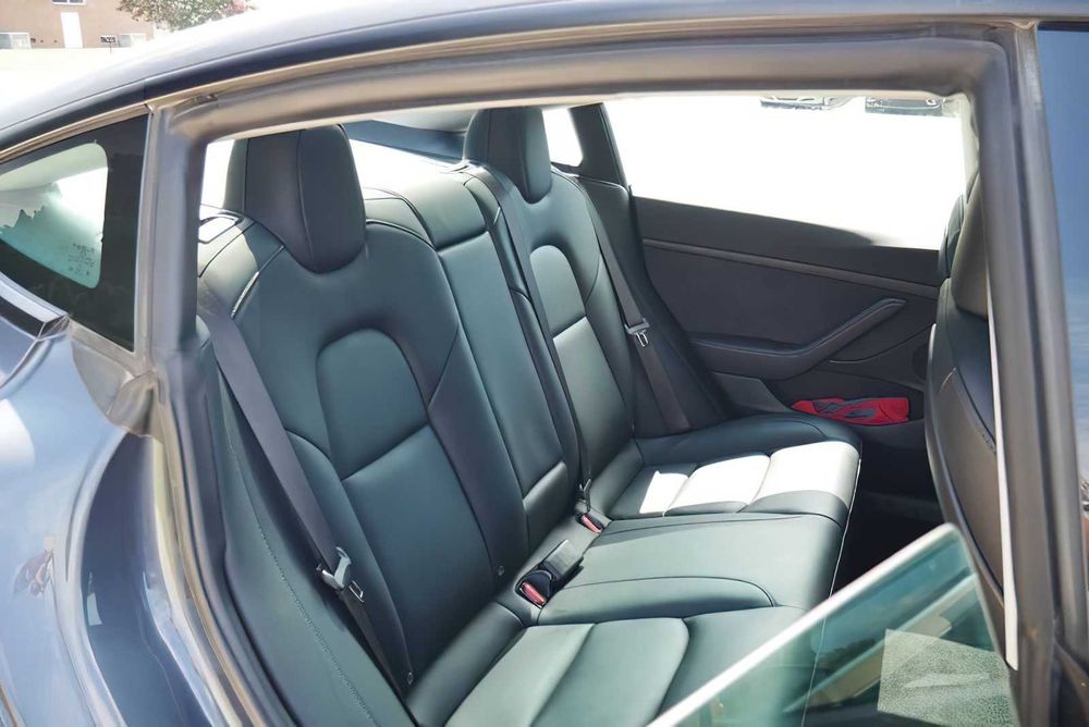 Tesla Model 3      2023