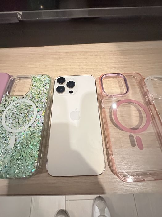 Iphone 14 pro max dourado